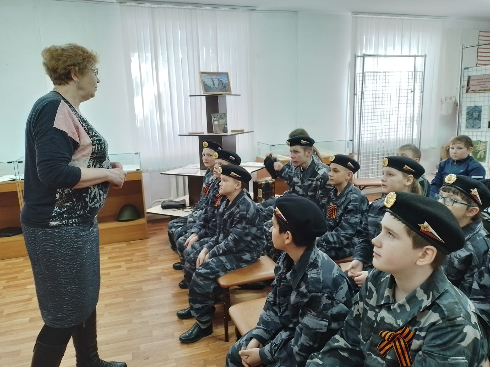 Воспитанники военно-патриотического клуба  «Каскад» в  Зырянском краеведческом музее